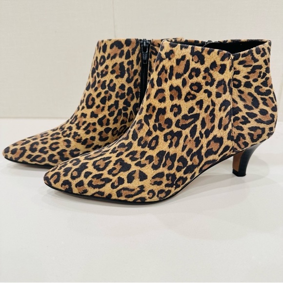 Sleek Ankle Bootie Clarks Linvale Sea Tan Leopard Suede Bootie - Picture 12 of 14